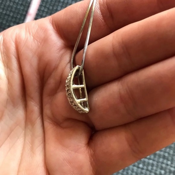 🌉 Rhinestone Bridge Necklace 🌉 - Picture 4 of 6